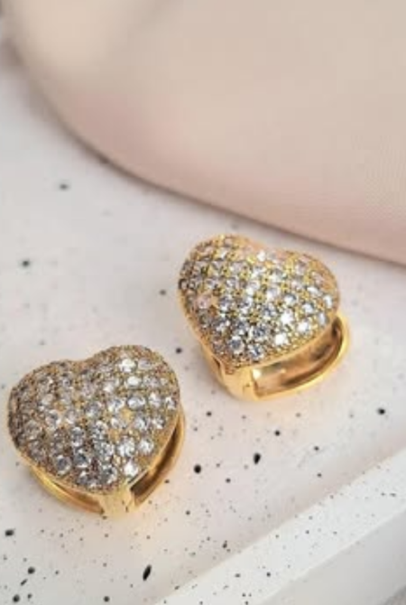 Argolas Royale coração cravejadas com micro zircônias.