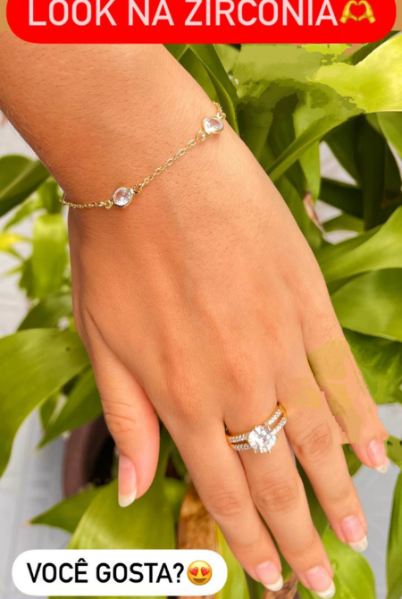 Anel Solitário Royal Crest , pedra diamante zircônia branca, com dois aros cravejados de micro zircônias